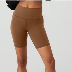 Alo 7” high-waist biker short brown small